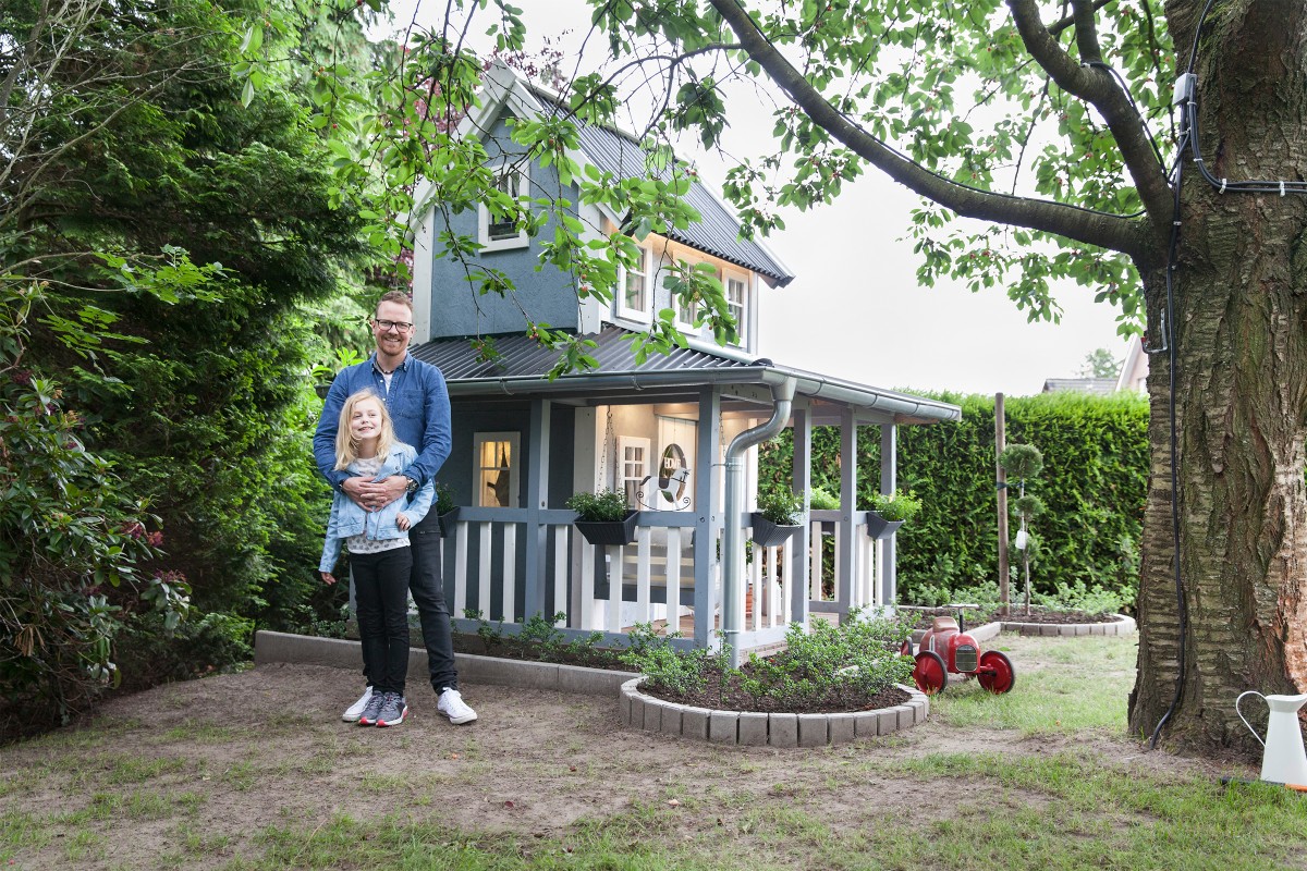 Dieter Sluiter baute seiner Tochter Amélie im Garten ein Spielhaus mit zwei Stockwerken. 