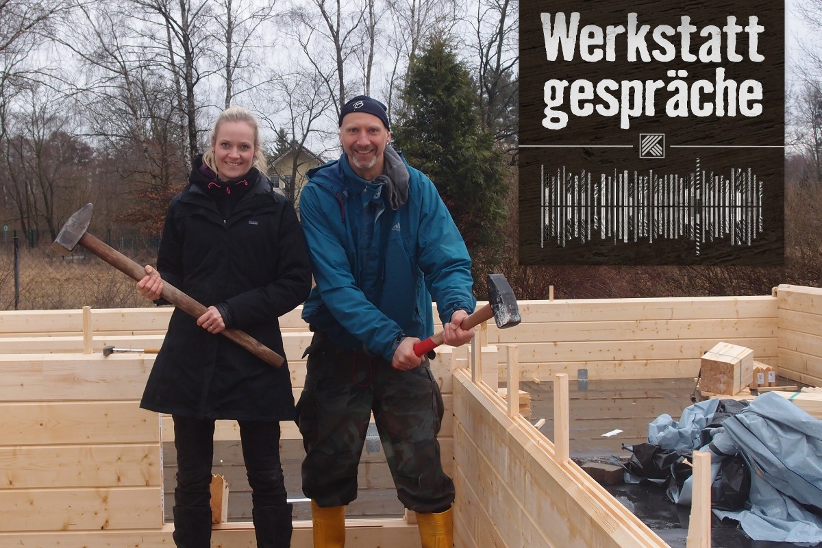 Marco Bulla und seine Frau beim Bau ihres Blockhauses in Schönow bei Berlin 