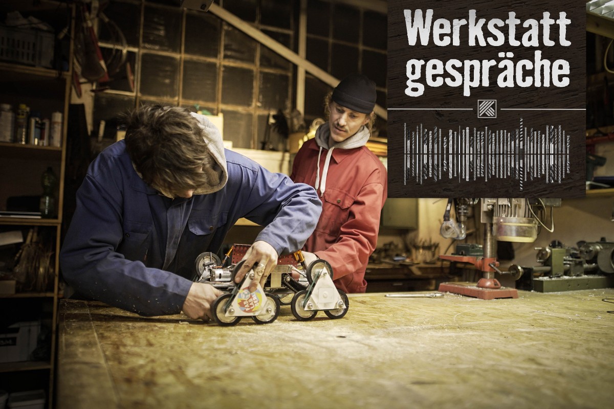 Paul und Hansen Hoepner basteln in ihrer Werkstatt an ihrem Amphibien Camper; Werkstattgespräche der Podcast von Hornbach; 